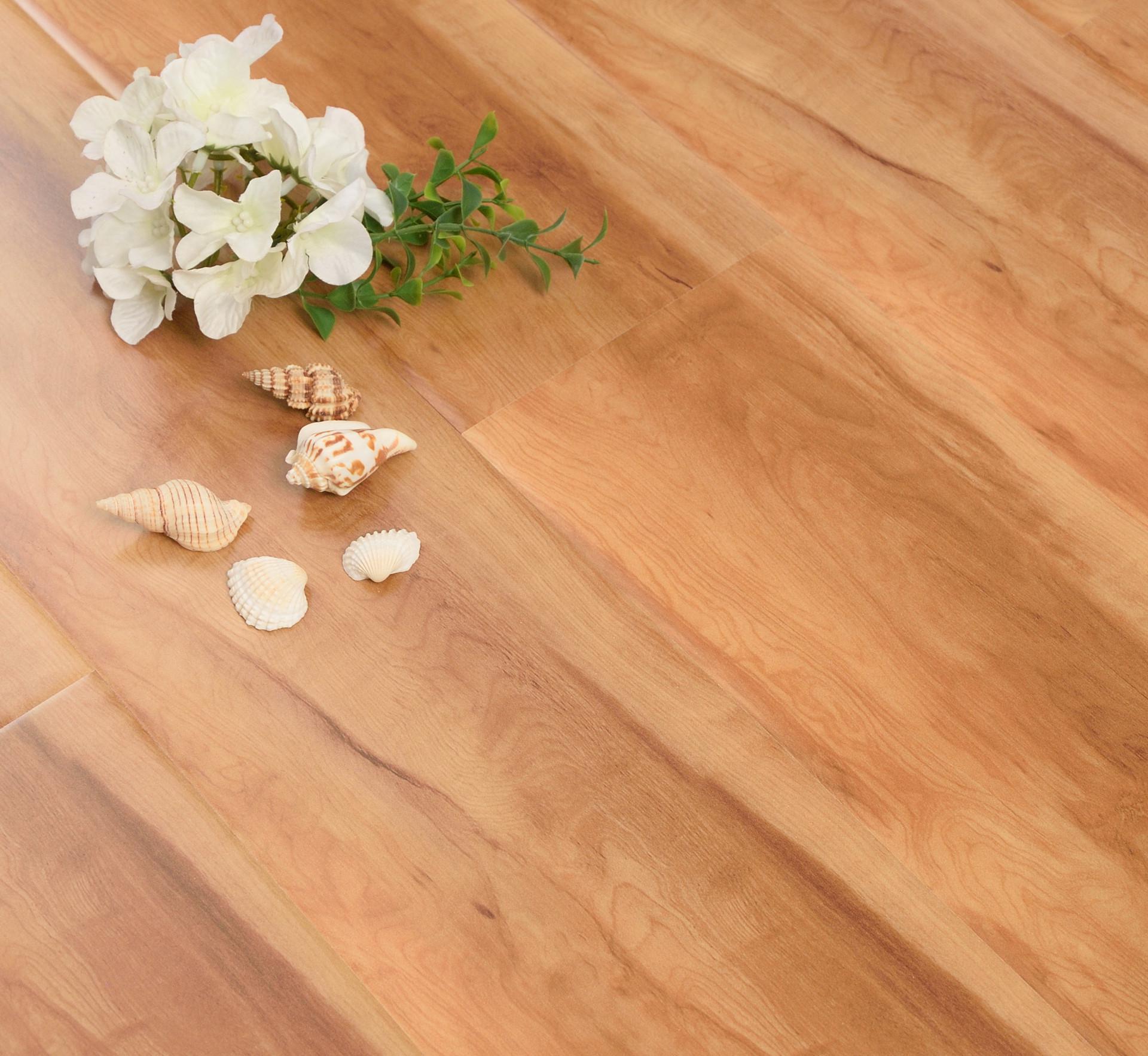 【一家一裝飾】夏季家居大作戰，地板養護有妙招！