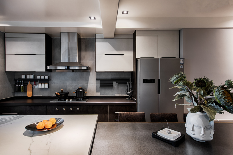 裝修是找裝修公司好還是自己找熟人裝修好？